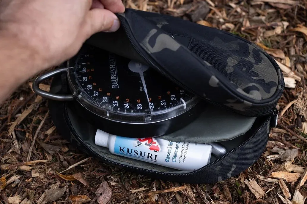 CARPLIFE Eclipse Camo Digi Scales & Carp Care Pouch