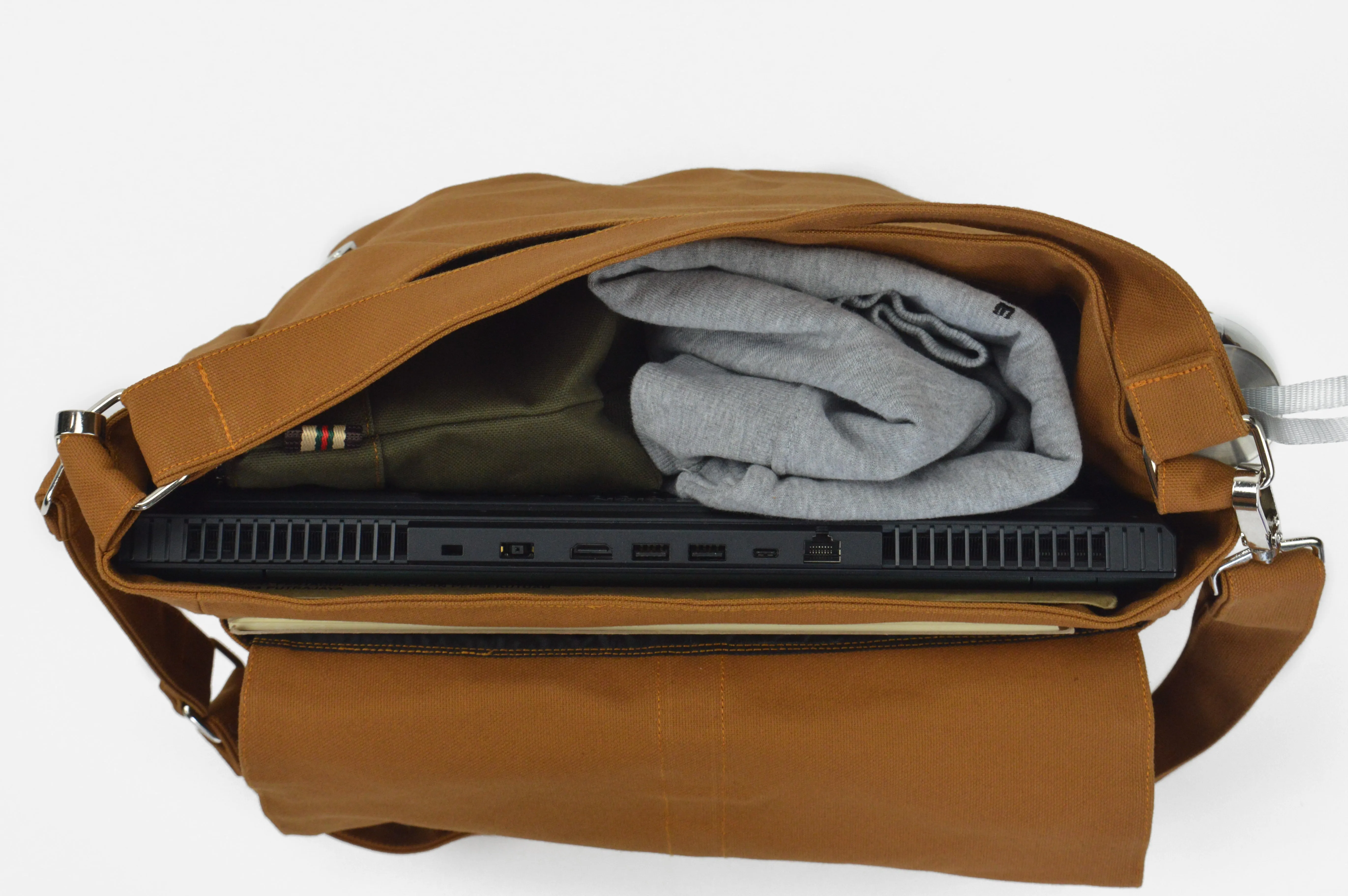 Daniel 18 Honey Brown | Messenger Bag