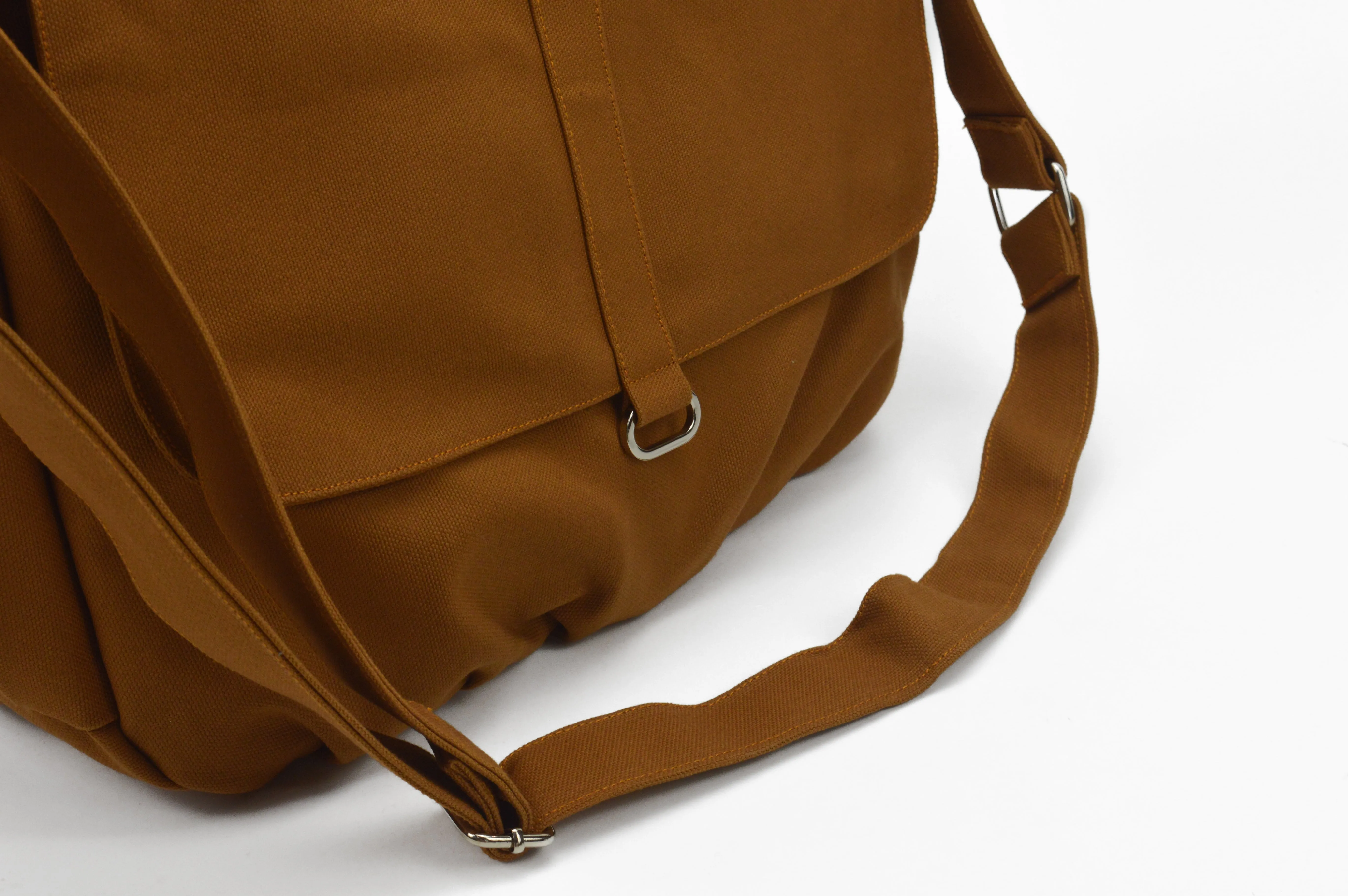 Daniel 18 Honey Brown | Messenger Bag