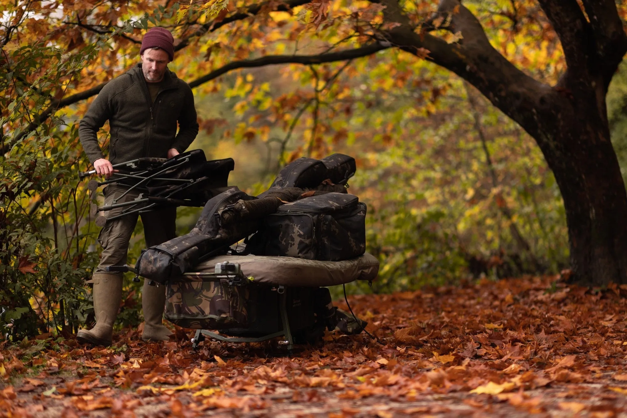 KORDA Compac Buzz Bar Bag Dark Kamo