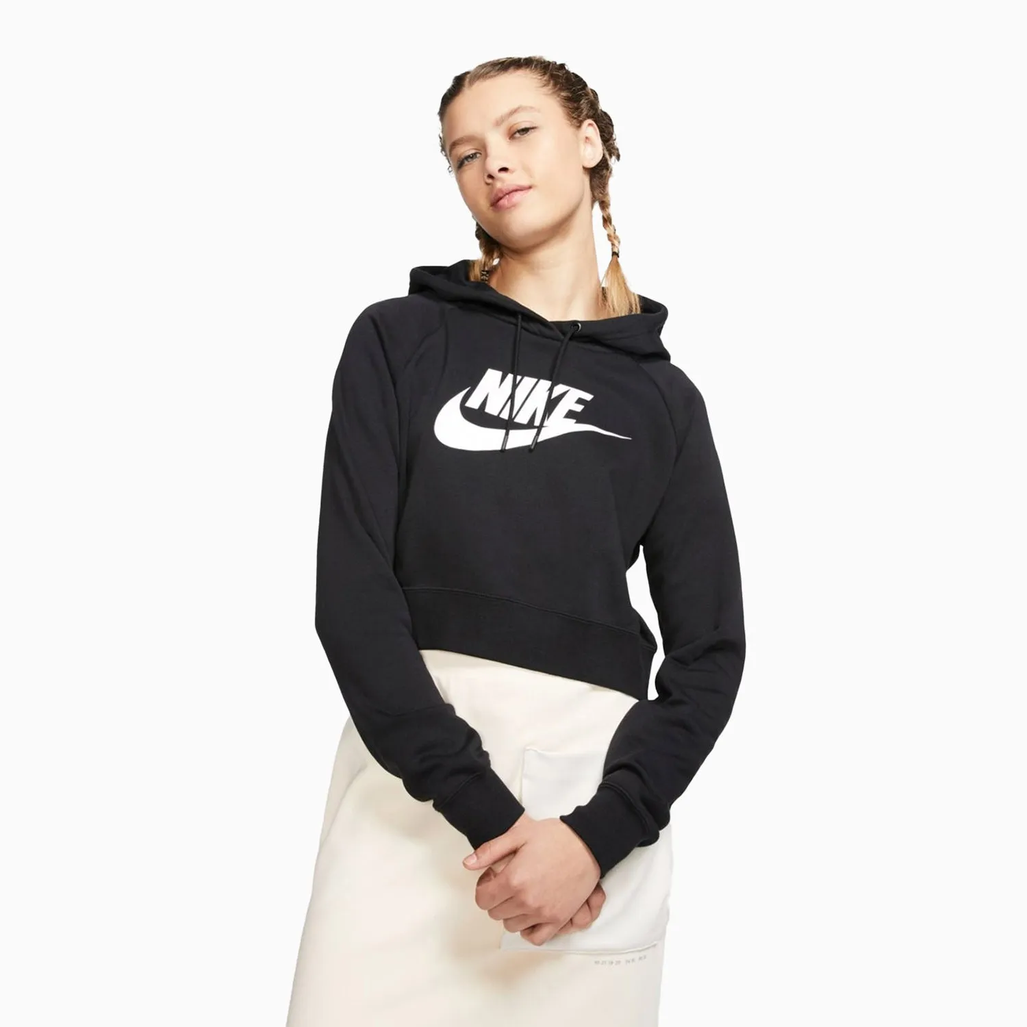 Women's Sportswear Essential Outfit