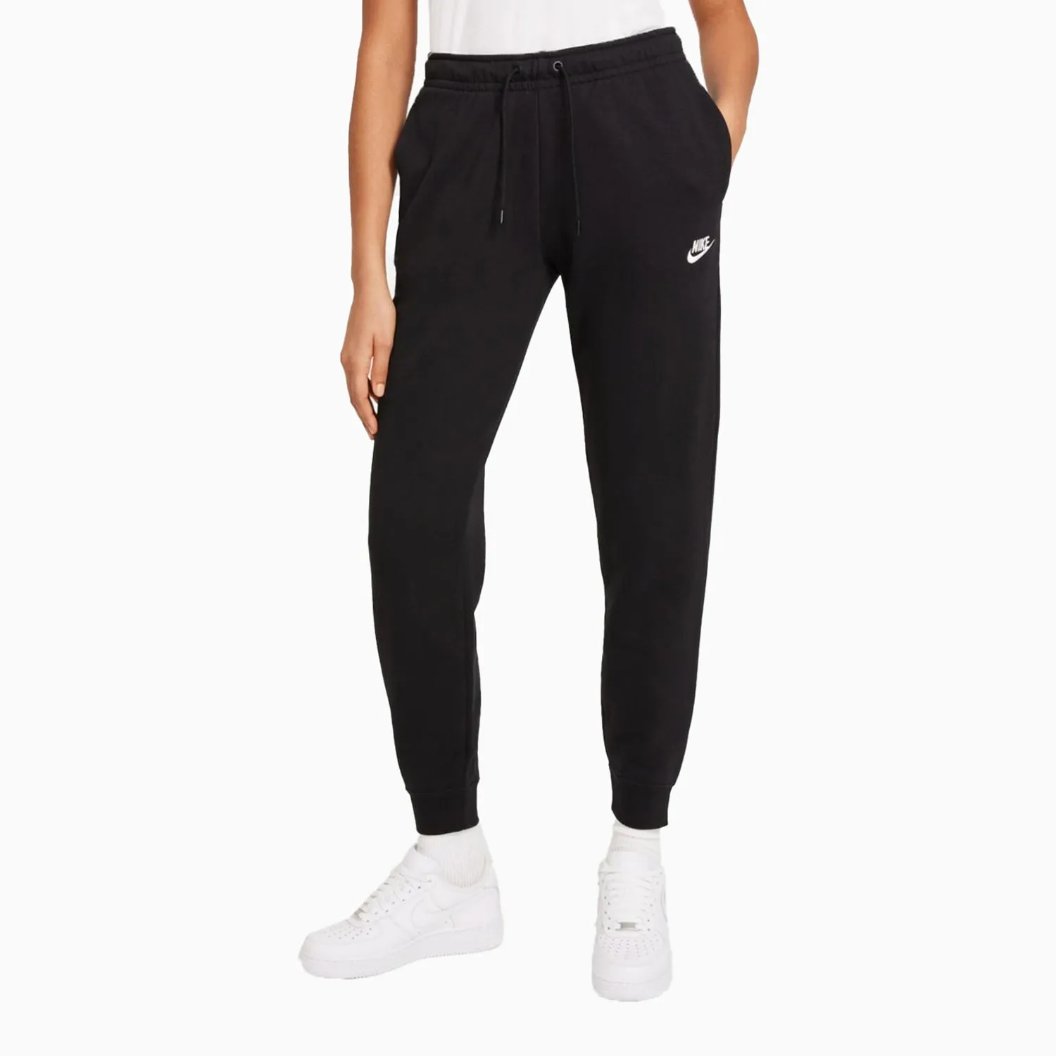 Women's Sportswear Essential Outfit