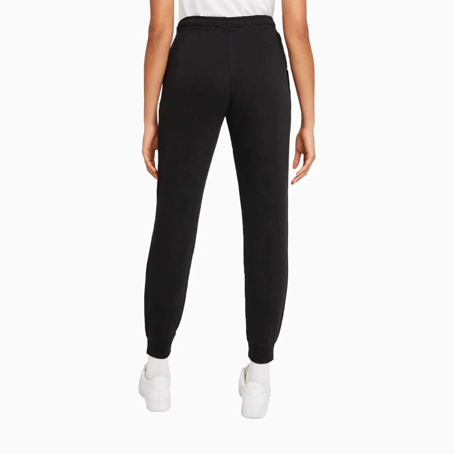 Women's Sportswear Essential Outfit